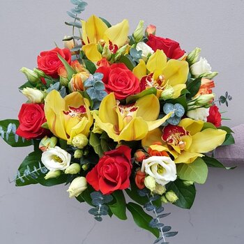 Flower bouquet of yellow cymbidiums